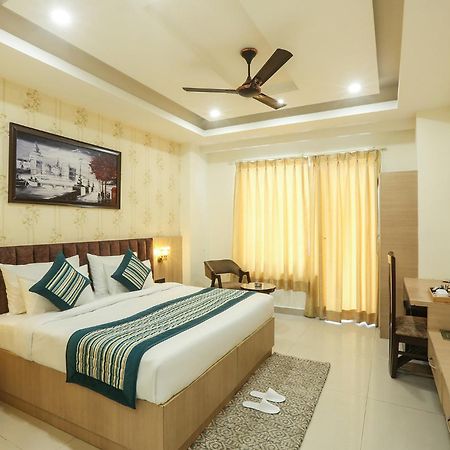 Hotel Green Lotus Luxe Γκουργκάον Εξωτερικό φωτογραφία