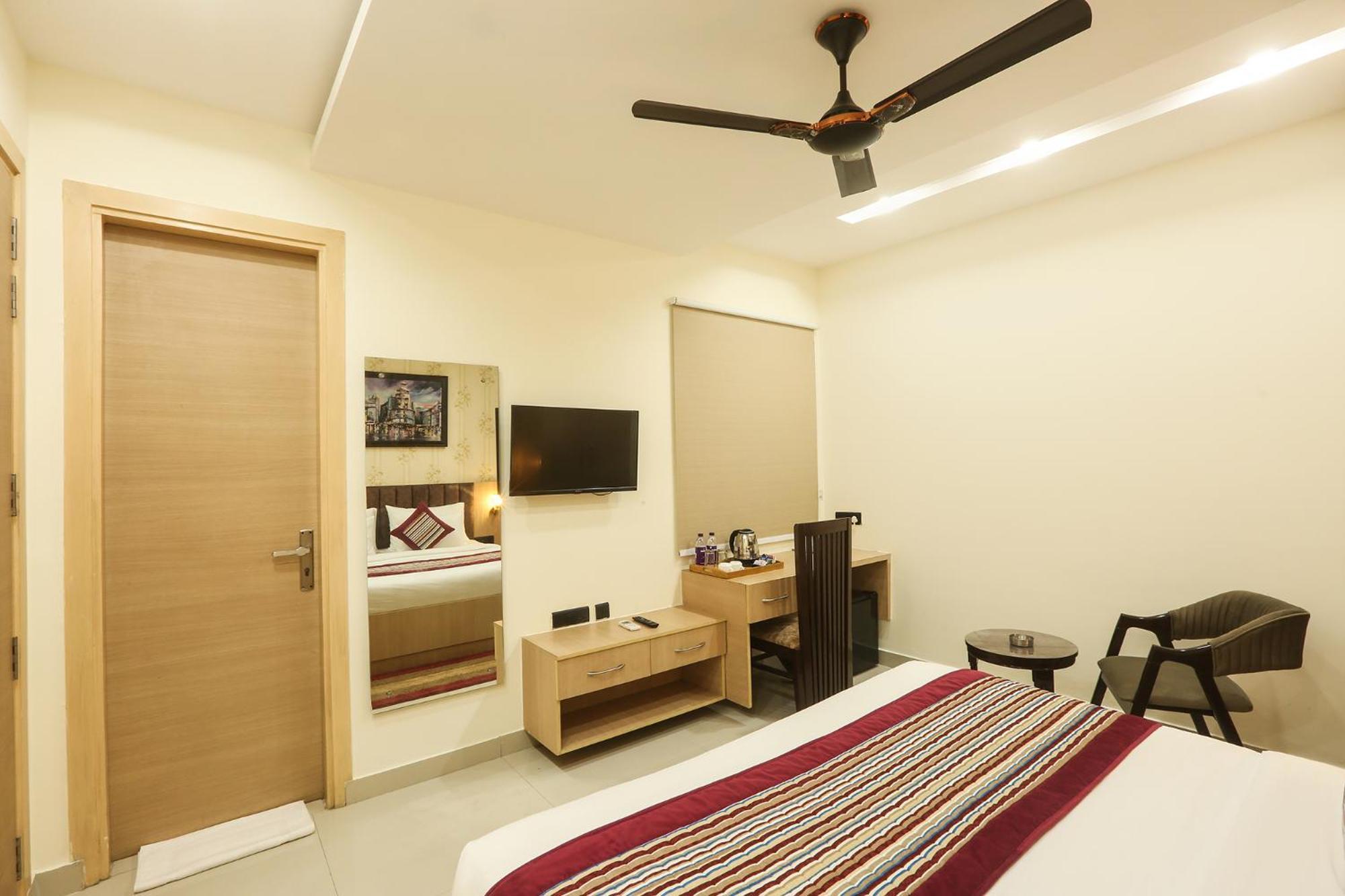 Hotel Green Lotus Luxe Γκουργκάον Εξωτερικό φωτογραφία
